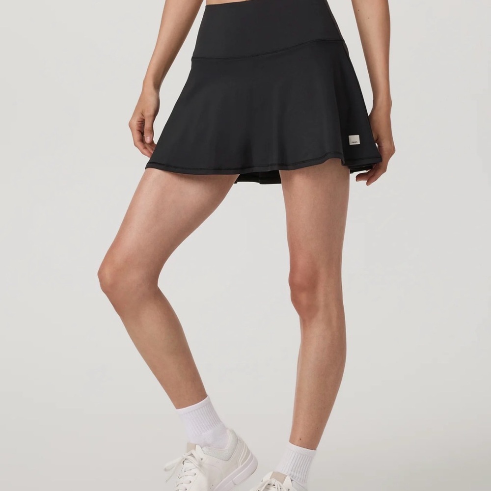 BNWT Vuori Black baseline Skirt 14.5” with Built-In Short - M - Picture 5 of 5